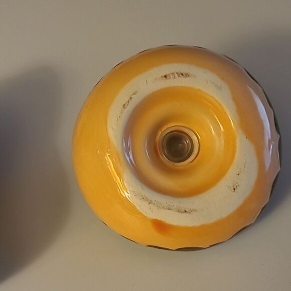 1991 Vandor Salt and Pepper Shaker - Picture 7 of 7